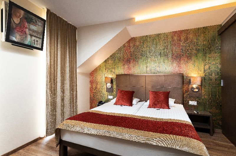 Opera Garden & Apartments Hotel - Oda