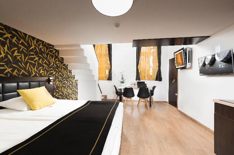 Opera Garden & Apartments Hotel - Oda