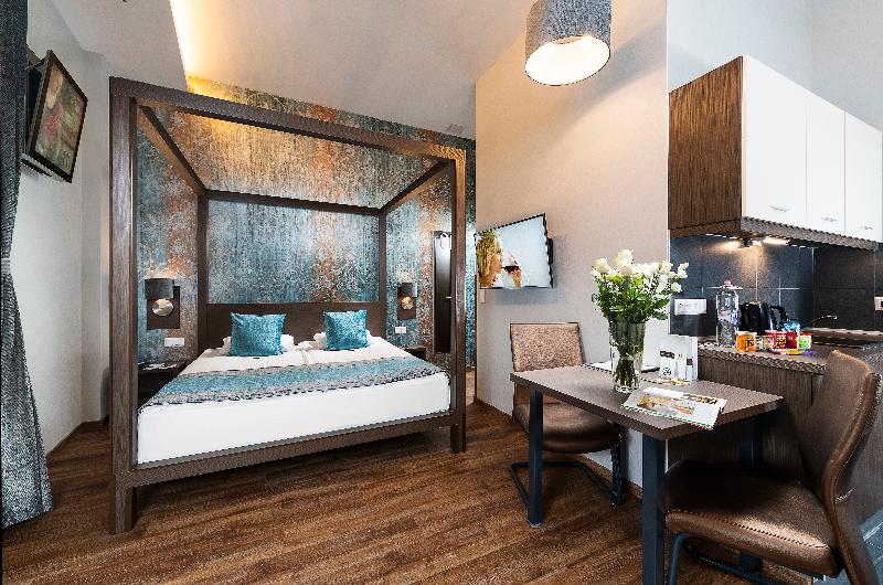 Opera Garden & Apartments Hotel - Oda