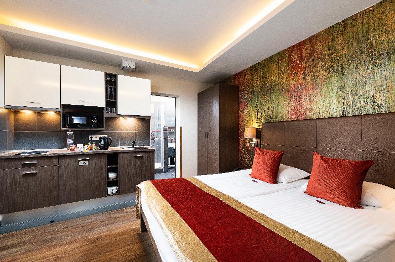 Opera Garden & Apartments Hotel - Oda