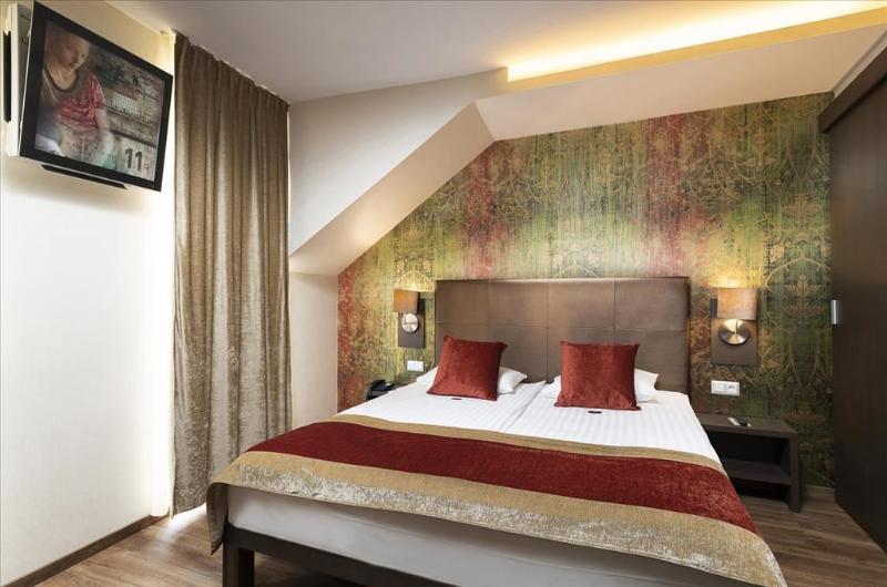 Opera Garden & Apartments Hotel - Oda