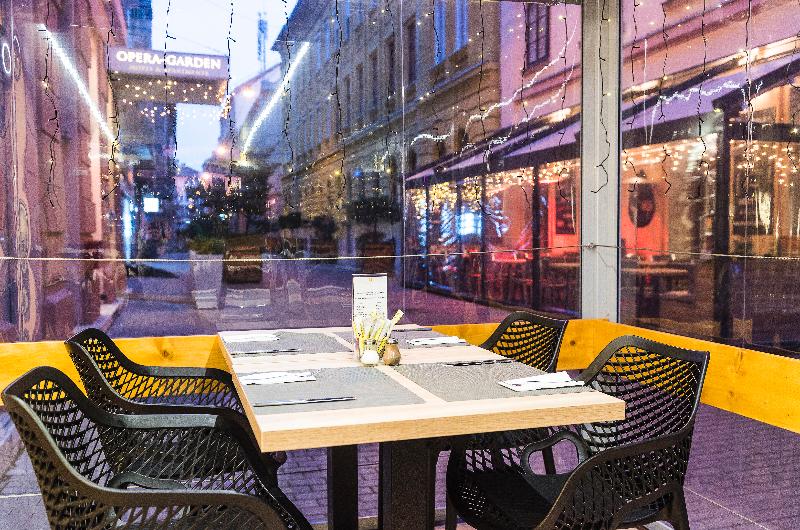 Opera Garden & Apartments Hotel - Restoran