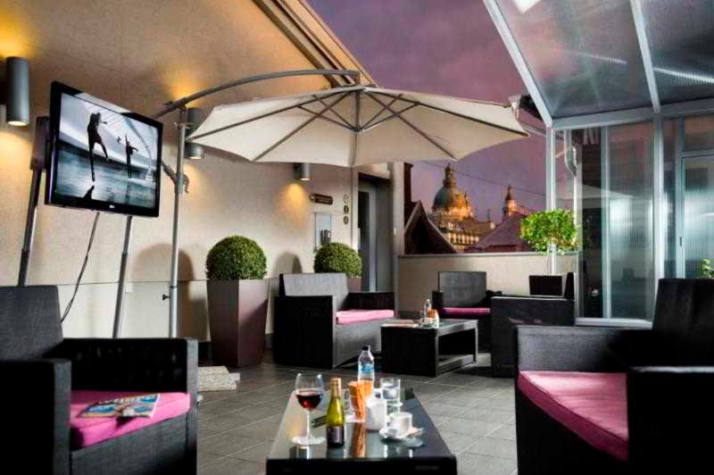Opera Garden & Apartments Hotel - Teras