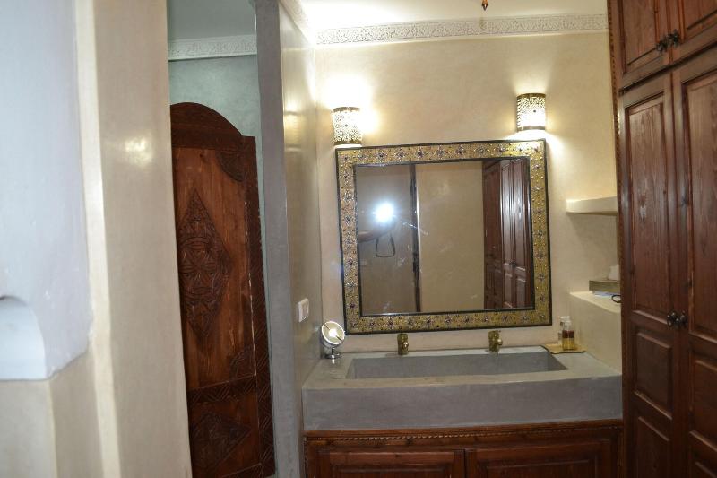 Riad Bayti - Oda