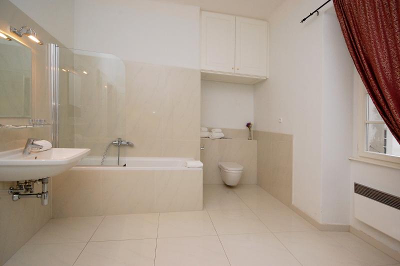 Royal Road Residence - Oda
