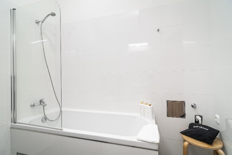 Royal Road Residence - Oda