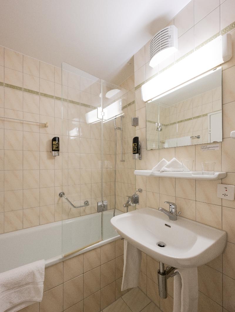 Hotel Ambassador Lucerne - Oda