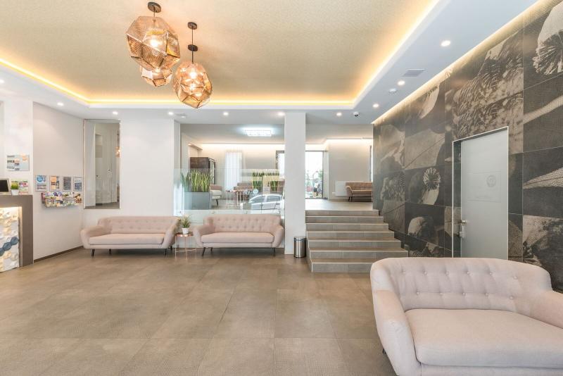 Corvin Plaza Apartments & Suites - Lobi