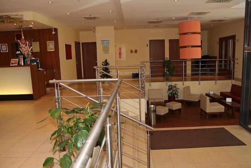 City Hotel Budapest - Lobi