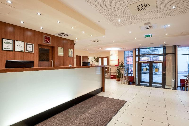 City Hotel Budapest - Lobi
