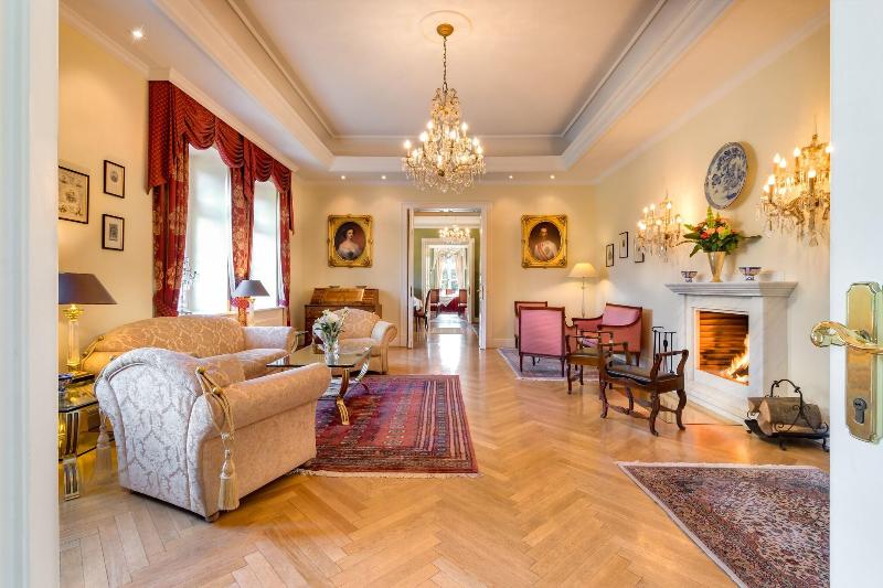Grof Degenfeld Castle Hotel - Lobi