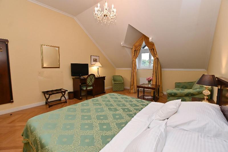 Grof Degenfeld Castle Hotel - Oda
