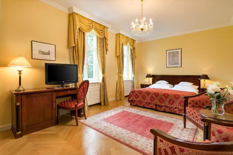 Grof Degenfeld Castle Hotel - Oda