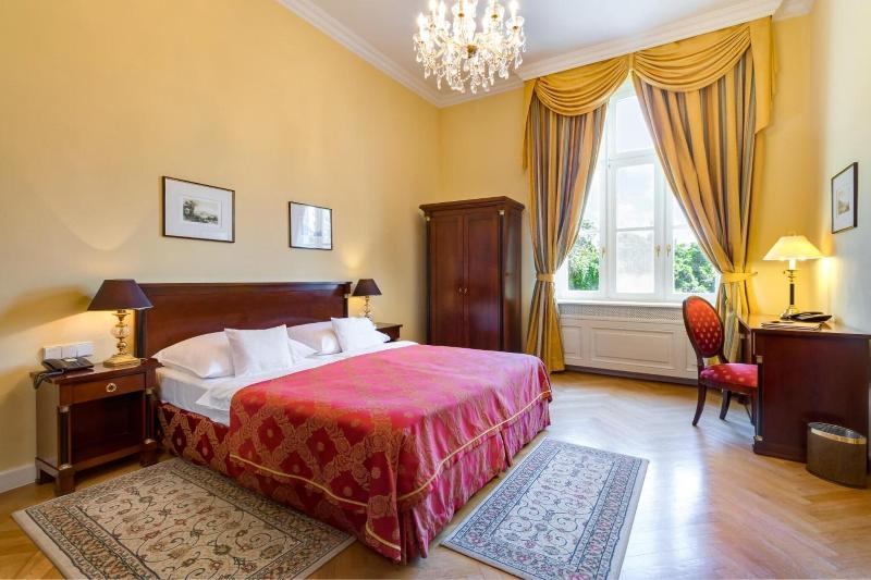 Grof Degenfeld Castle Hotel - Oda