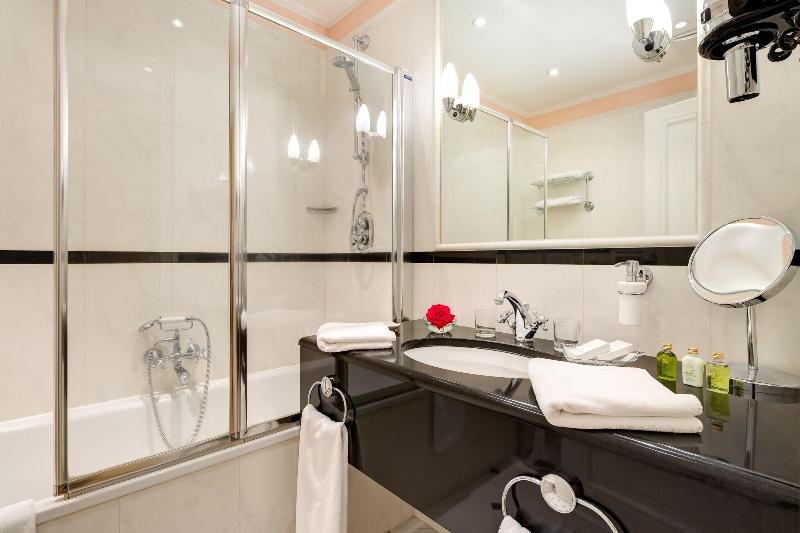 Grof Degenfeld Castle Hotel - Oda