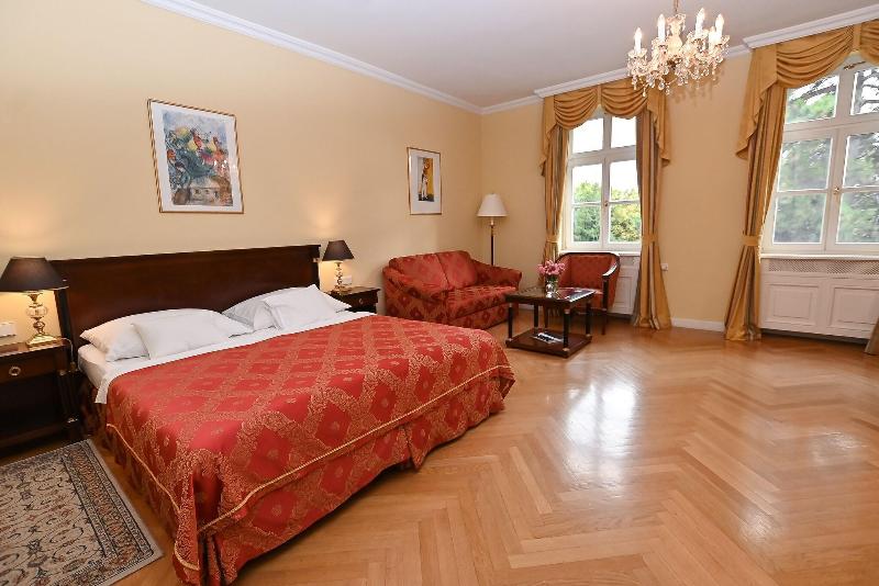 Grof Degenfeld Castle Hotel - Oda