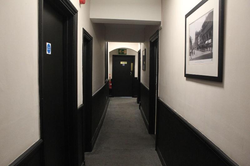 The Mitre Hotel - Lobi