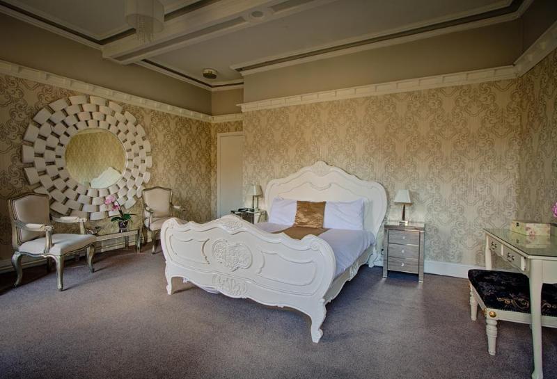 The Mitre Hotel - Genel