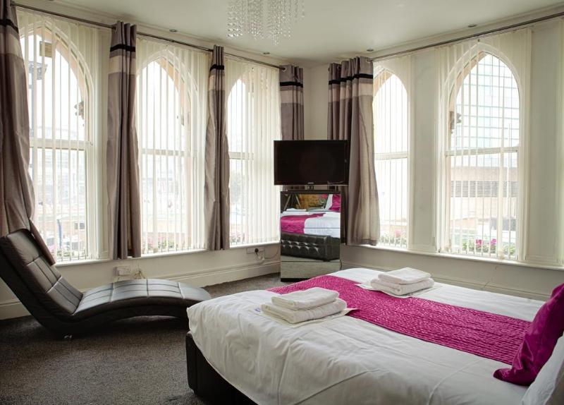 The Mitre Hotel - Genel