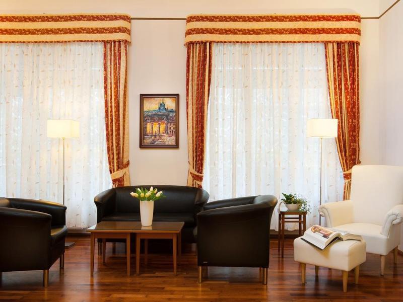 Cloister Inn - Lobi