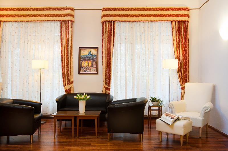 Cloister Inn - Lobi