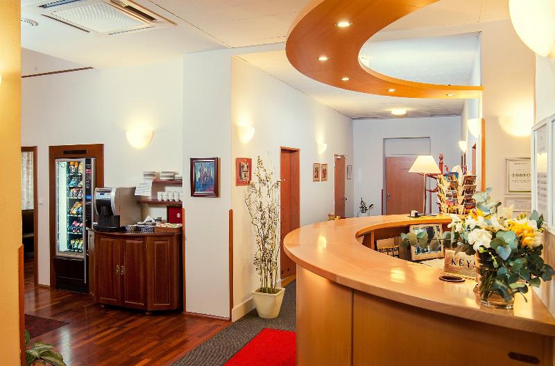 Cloister Inn - Lobi