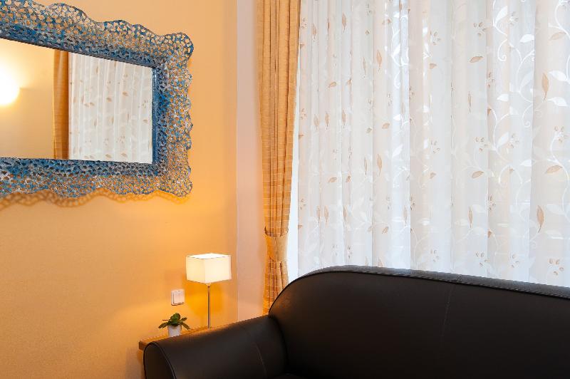 Cloister Inn - Lobi
