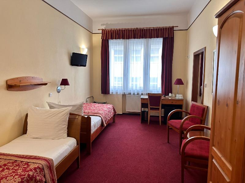Cloister Inn - Oda