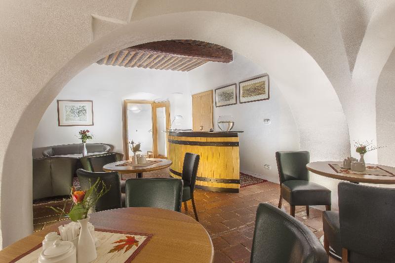 Hotel At Green Grape - Lobi