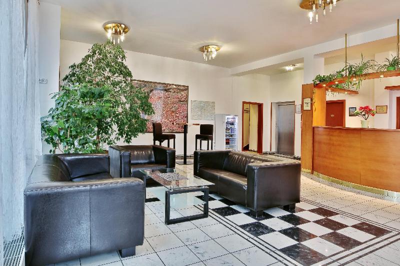 Hotel Attic - Lobi