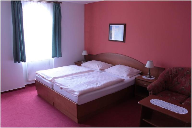Hotel Attic - Genel