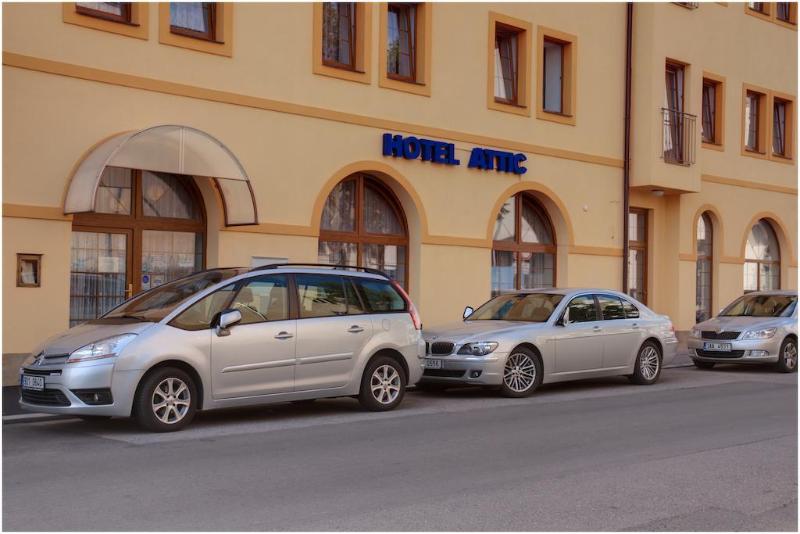 Hotel Attic - Genel