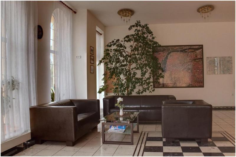 Hotel Attic - Genel