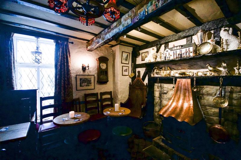 Black Boy Inn - Bar
