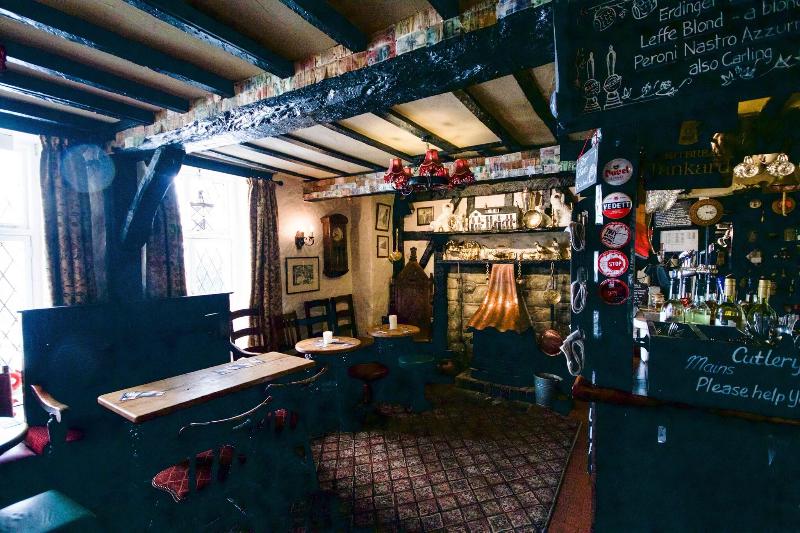 Black Boy Inn - Bar