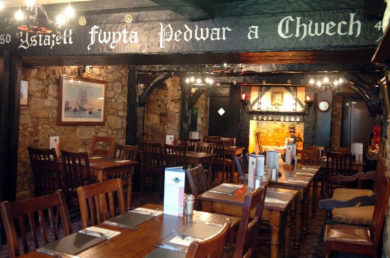 Black Boy Inn - Bar