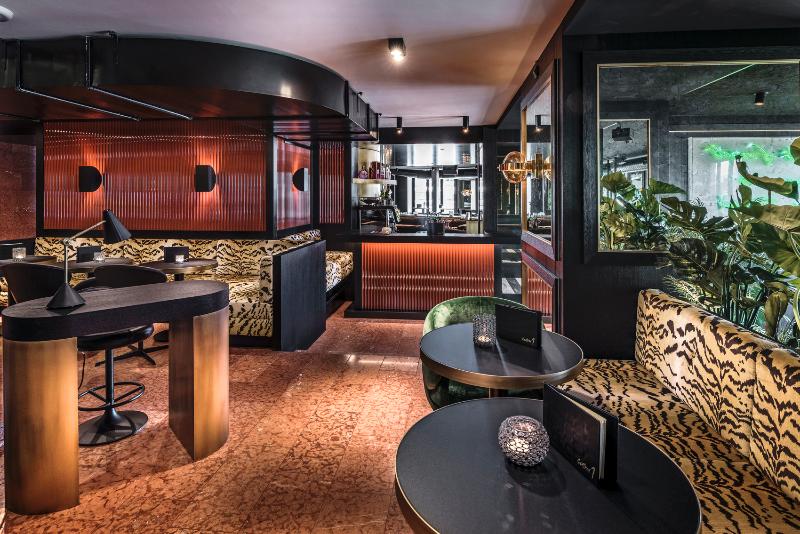 Central Plaza Hotel - Bar