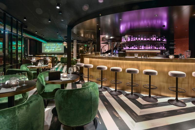 Central Plaza Hotel - Bar