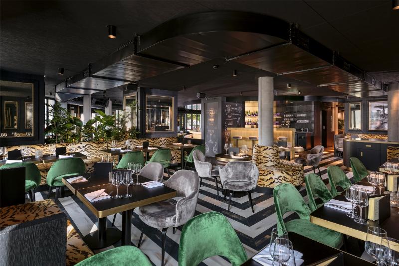 Central Plaza Hotel - Bar