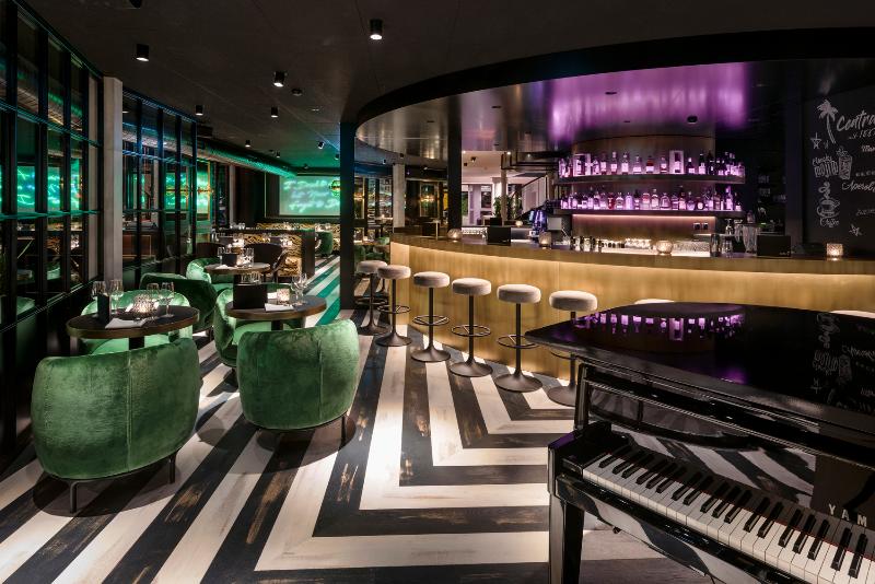 Central Plaza Hotel - Bar