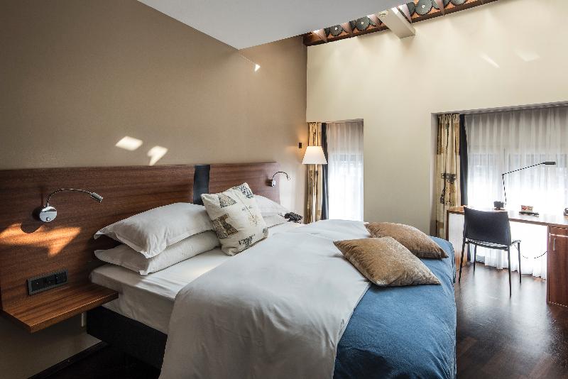Central Plaza Hotel - Oda