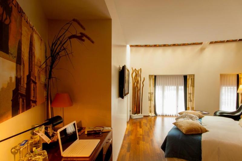 Central Plaza Hotel - Oda