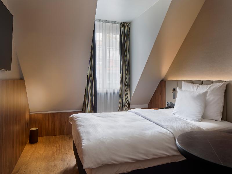Central Plaza Hotel - Oda