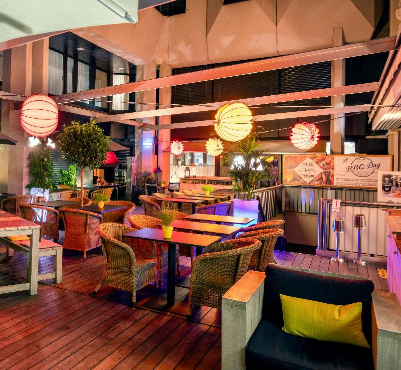 Central Plaza Hotel - Teras