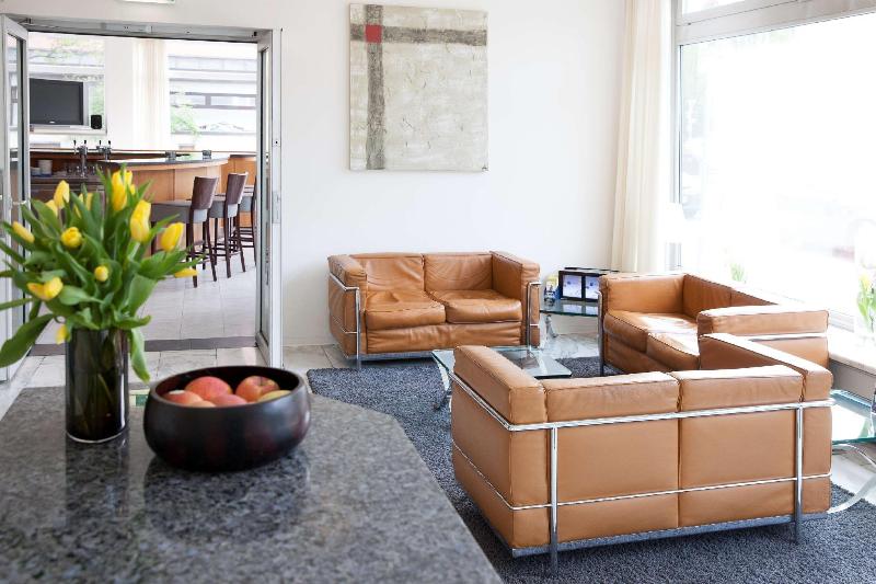 Top Hotel Senator Munich - Lobi