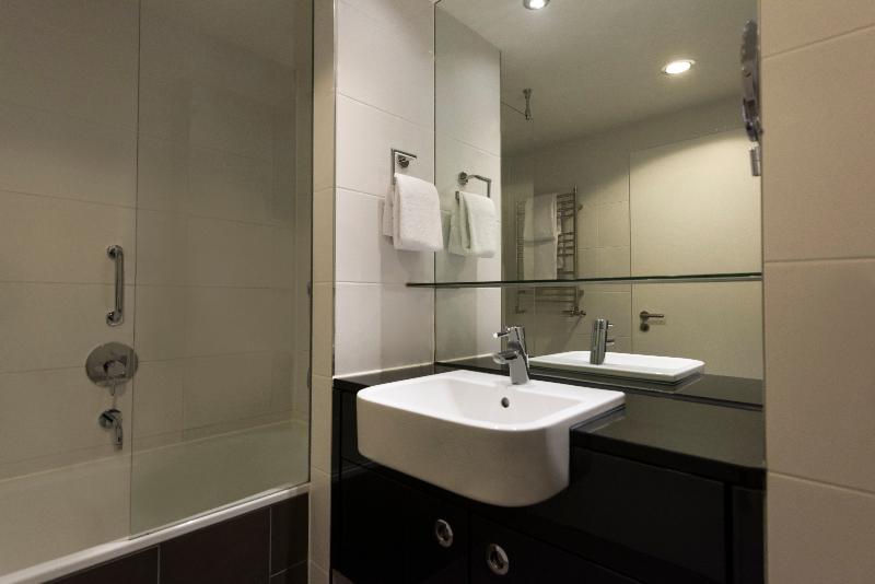 Adina Apartment Hotel Berlin Mitte - Oda