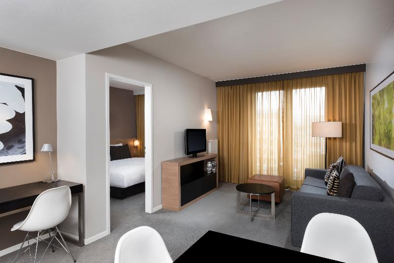 Adina Apartment Hotel Berlin Mitte - Oda