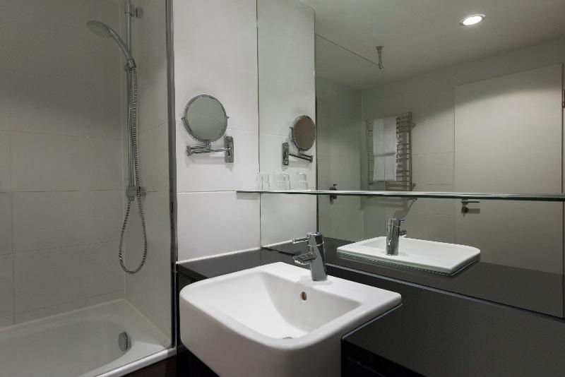 Adina Apartment Hotel Berlin Mitte - Oda