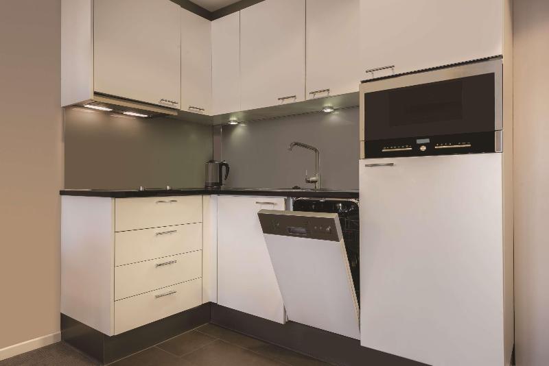 Adina Apartment Hotel Berlin Mitte - Oda