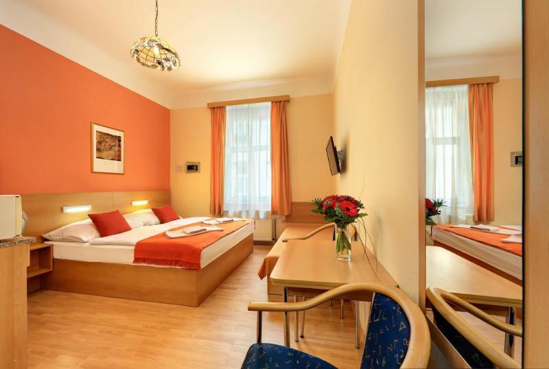 Hotel Golden City Garni - Oda